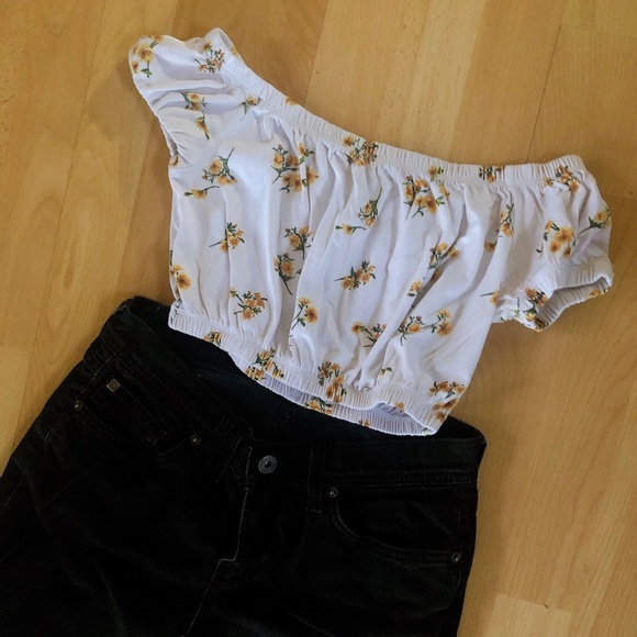 Floral Crop Top Off Shoulders Puff Sleeves 🌻🌼🤍 - Picture 2 of 4